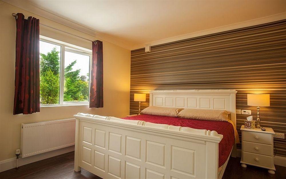 Sea Breeze Lodge B&B Голвей Екстер'єр фото