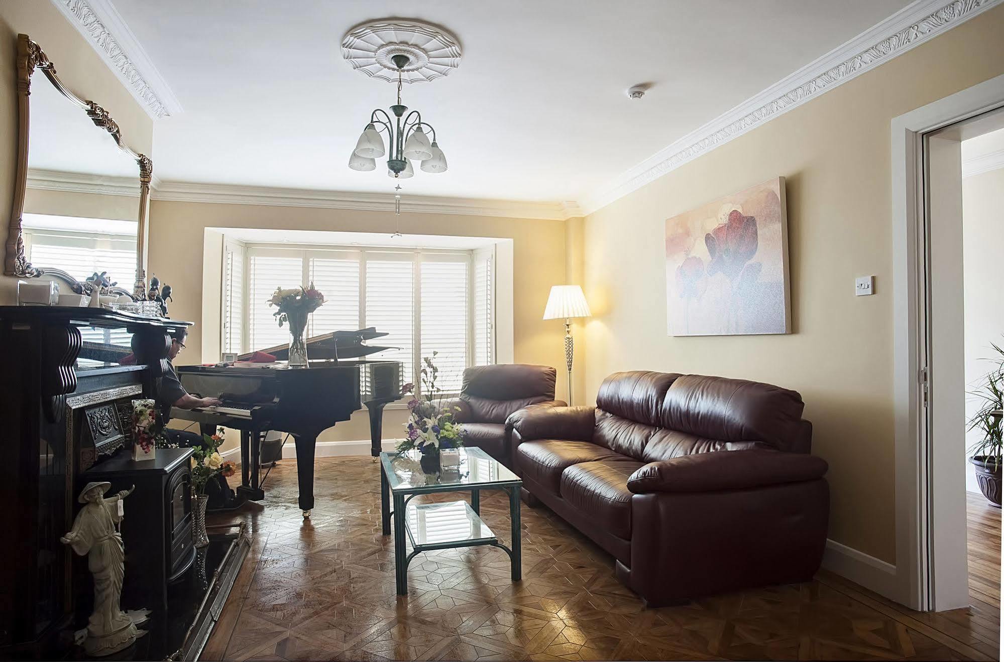 Sea Breeze Lodge B&B Голвей Екстер'єр фото